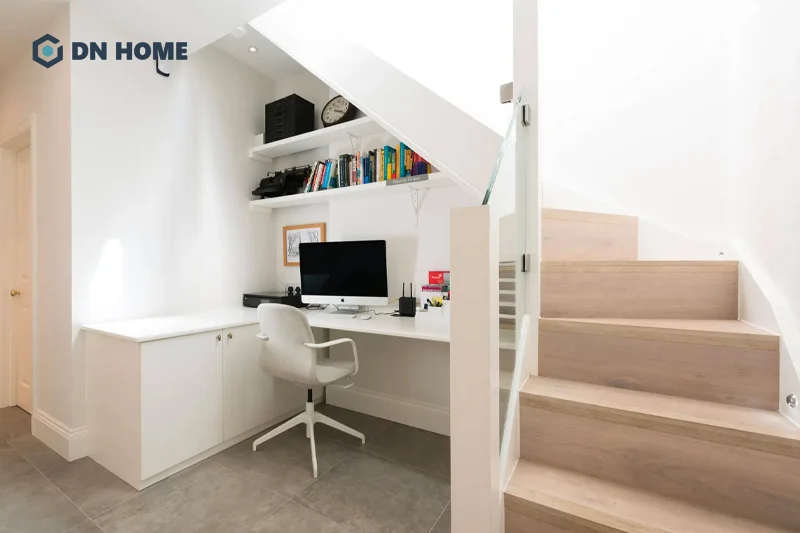 Nên tận dụng tối đa không gian đứng dưới cầu thang để tối ưu khả năng lưu trữ
