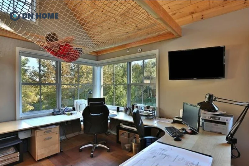 Khu vực làm việc trên sân thượng khá lý tưởng vì thường tận dụng được tối đa nguồn ánh sáng tự nhiên