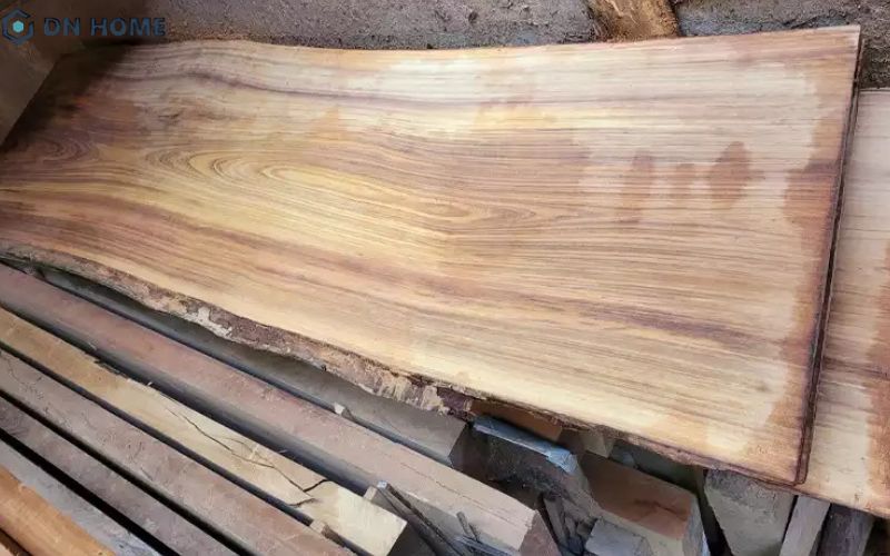 Trên thị trường hiện nay, gỗ cây dâu rừng có giá khoảng 700.000 VNĐ/kg