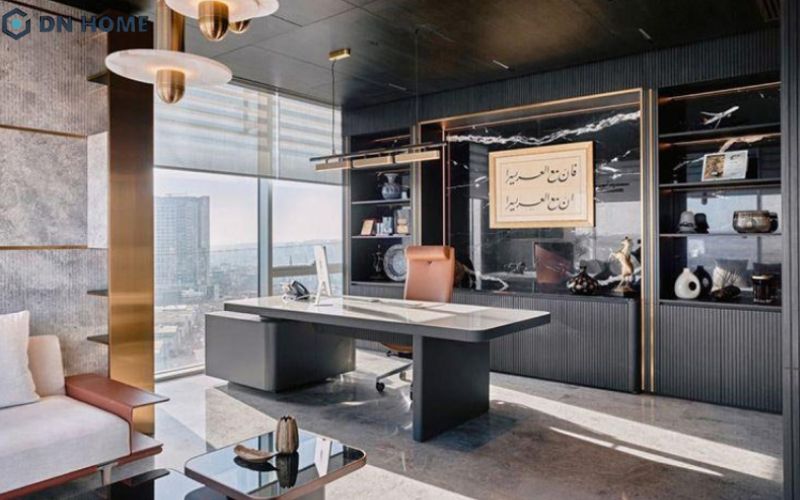 Không gian phòng giám đốc rộng rãi được bố trí nội thất cân đối và hài hòa
