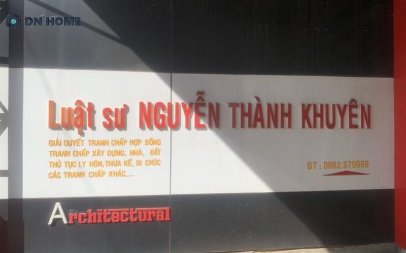 Bảng hiệu văn phòng luật sư cần cung cấp thông tin cơ bản đến khách hàng