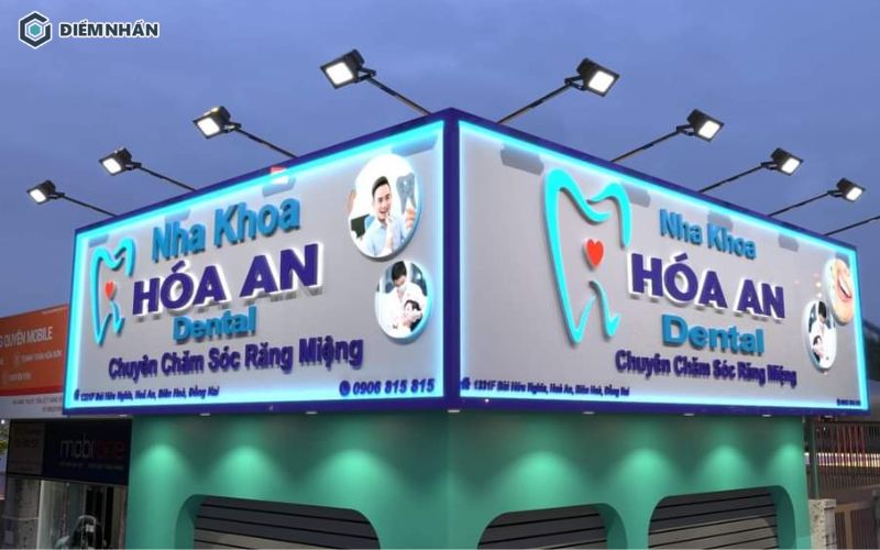 Cận cảnh mẫu bảng hiệu nha khoa đẹp và ấn tượng do Nội Thất Điểm Nhấn thực hiện.