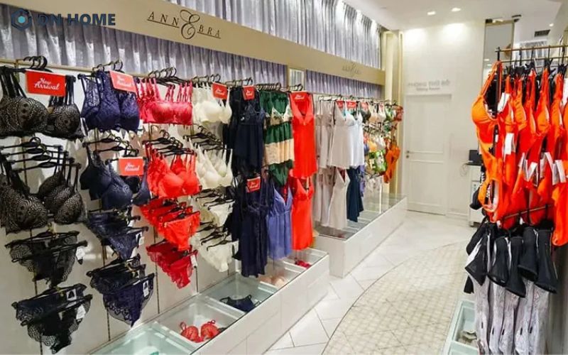 Nên tận dụng chiều cao của không gian cửa hàng để trưng bày được nhiều sản phẩm hơn