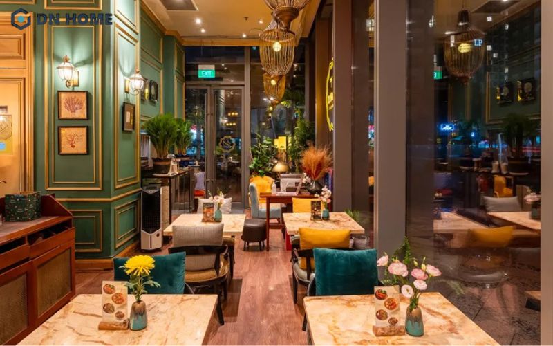 Các gam màu truyền thống được kết hợp khéo léo để làm điểm nhấn trong không gian nội thất Runam Bistro