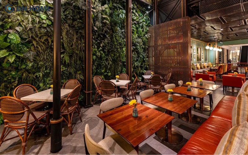 Chất liệu tự nhiên như gỗ, mây, tre, nứa được sử dụng chủ đạo trong thiết kế nhà hàng Runam Bistro