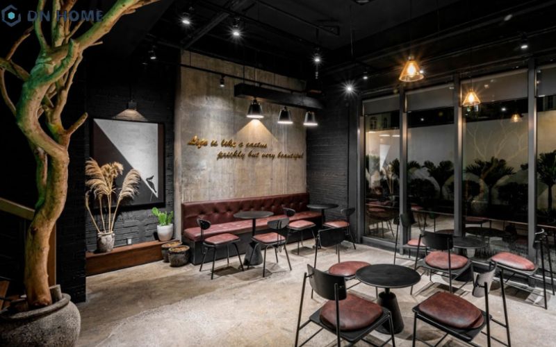 Việc kết hợp nhiều lớp ánh sáng giúp không gian quán cafe trở nên hài hòa và linh hoạt hơn