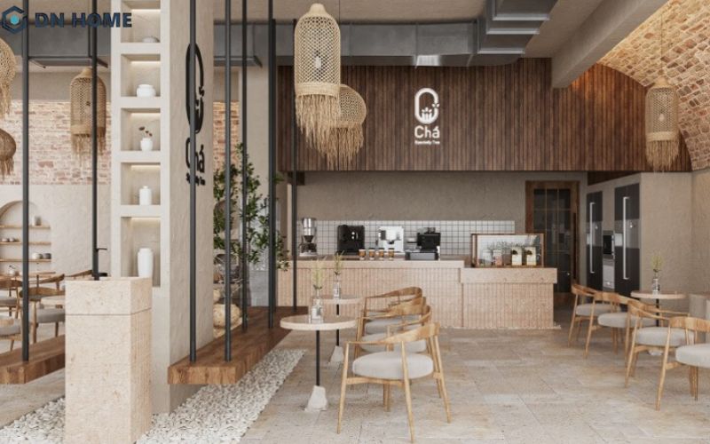 Đèn chiếu sáng trọng điểm giúp làm nổi bật quầy pha chế, tranh tường và các chi tiết nội thất trong quán