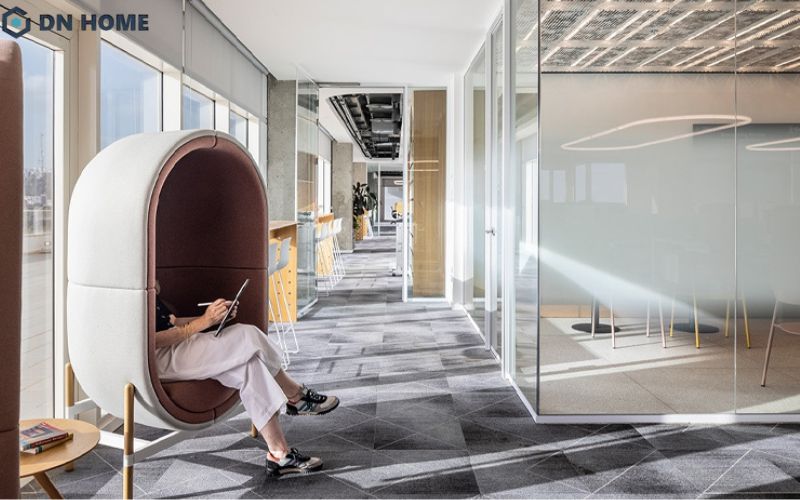 Không gian làm việc đa chức năng bên trong văn phòng sức khỏe Wellness