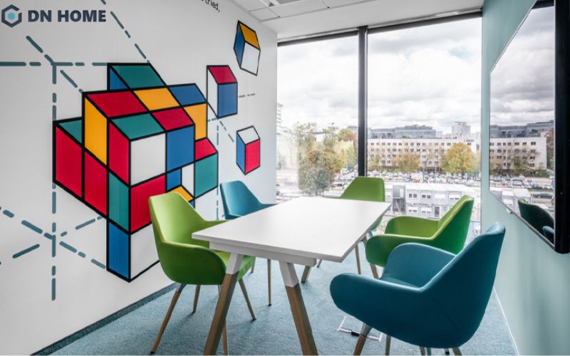 Không gian phòng họp chuyên nghiệp nhưng không nhàm chán với các yếu tố màu sắc trong văn phòng UPC Polska