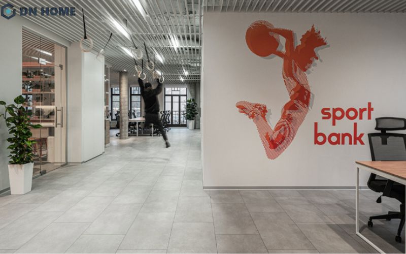 Các yếu tố thể thao được lồng ghép trong văn phòng Sportbank, thể hiện tinh thần làm việc năng động, trẻ trung