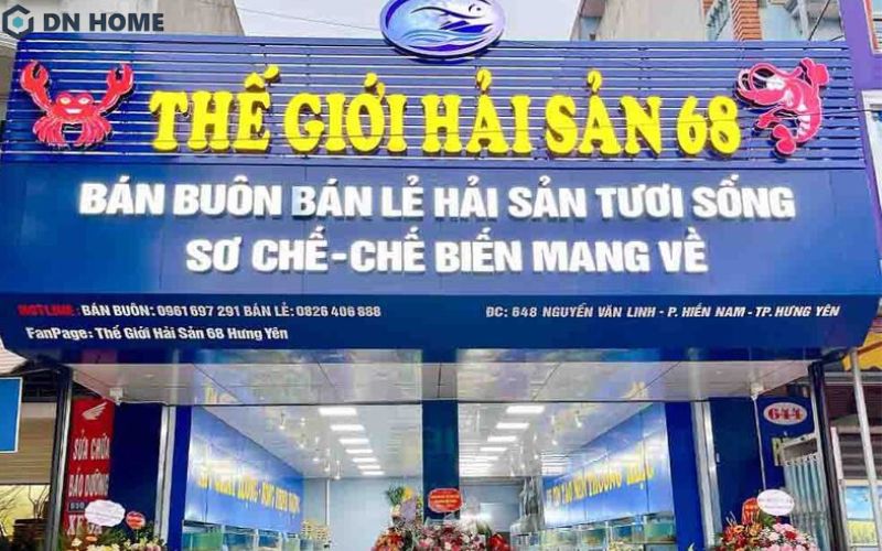 Lựa chọn bảng hiệu màu xanh dương sẽ giúp tạo sự liên tưởng đến sản phẩm hải sản tươi