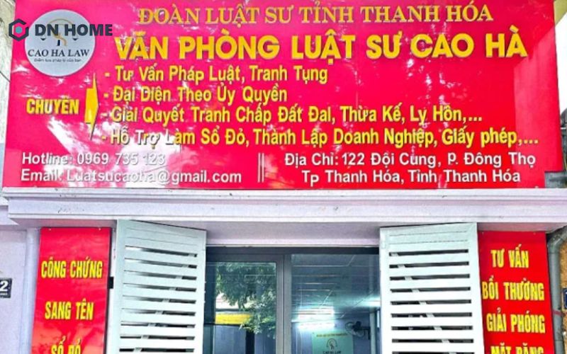 Bảng hiệu mica có màu sắc nổi bật