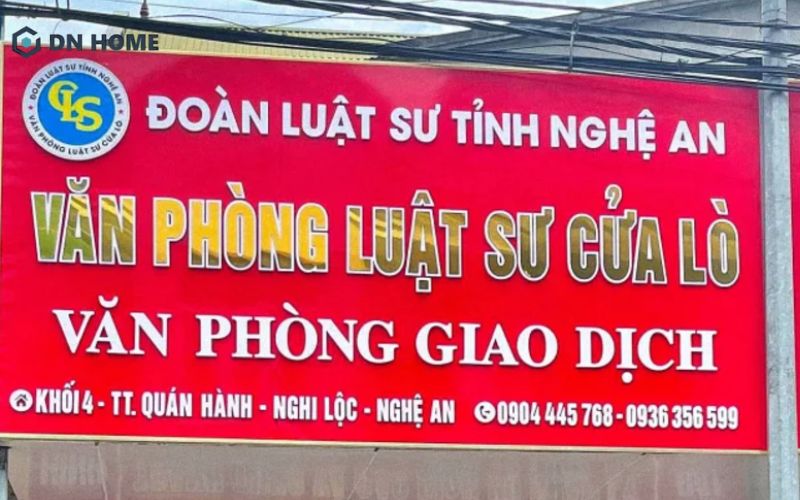 Chất liệu inox có độ bền cao, phù hợp khi làm bảng hiệu ngoài trời