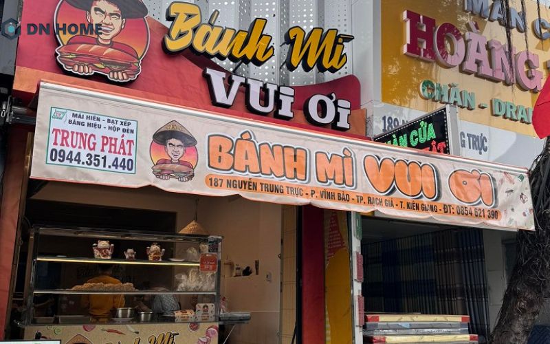 Bảng hiệu thiết kế độc đáo với chữ nổi 3D kết hợp logo và màu sắc sống động