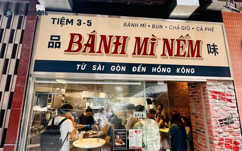 Bảng hiệu bánh mì thiết kế theo phong cách Sài Gòn xưa