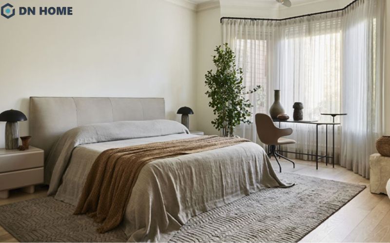 Tùy vào diện tích phòng ngủ thực tế để thiết kế kích thước cửa sổ phù hợp