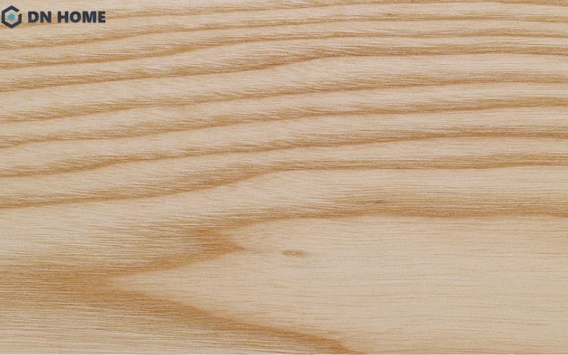 Vân gỗ thẳng và rõ nét là đặc trưng nổi bật của gỗ cây tần bì