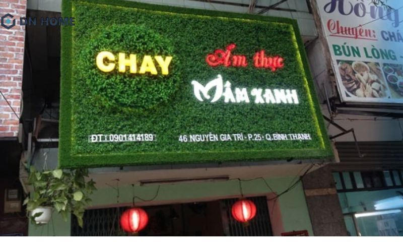 Mẫu biển hiệu led kết hợp cỏ nhân tạo xanh mát cho quán chay