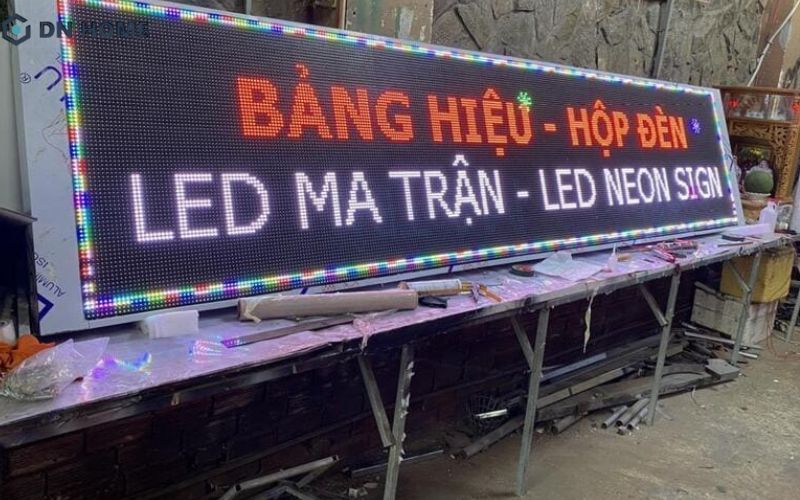 Bảng hiệu kết hợp đèn led ma trận tiện lợi