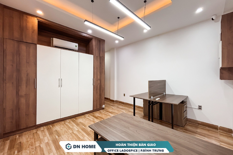Không gian phòng làm việc thoáng đãng, rộng rãi của văn phòng LADOSPICE