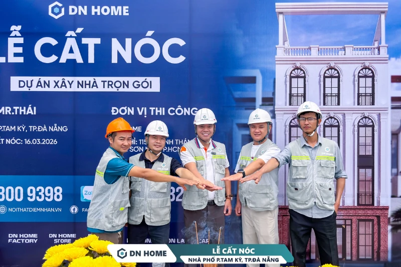 Chủ tịch DN HOME - ông Thái Phan Thanh Bình có mặt tại buổi lễ cất nóc động viên tinh thần đội ngũ