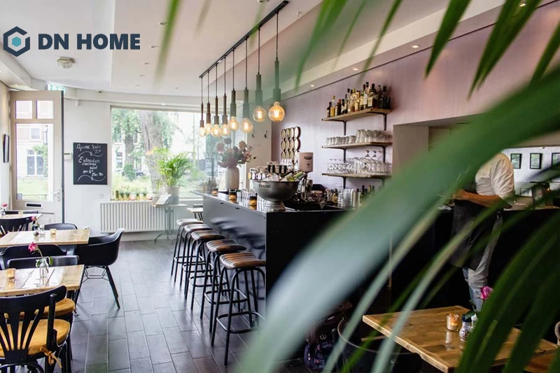 Lối đi rộng rãi bên trong quán cafe sẽ giúp khách hàng cảm thấy dễ chịu và thoải mái