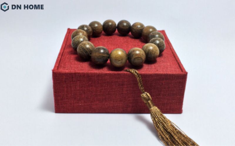 Gỗ cây dâu rừng thường được dùng để chế tác vòng tay phong thủy