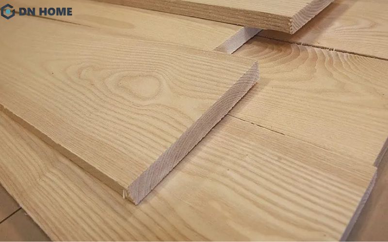 Ưu điểm nổi bật của gỗ cây tần bì là cấu trúc chắc chắn và có độ đàn hồi cao