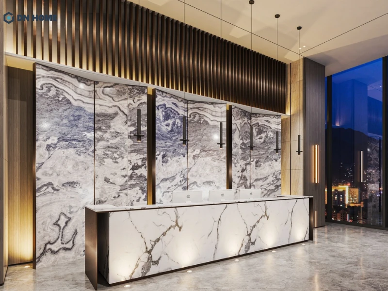 Quầy lễ tân và sảnh được thiết kế đơn giản, thuận tiện di chuyển