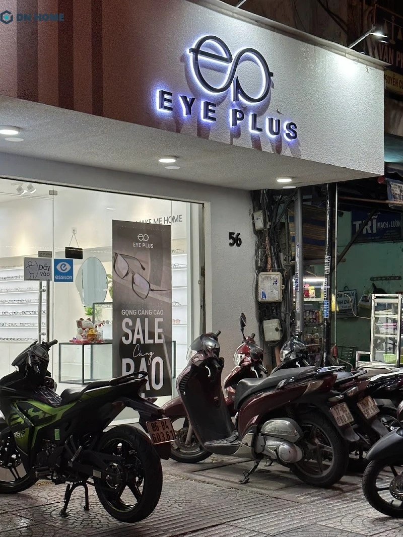Biển hiệu mắt kính inox kết hợp đường LED viền bao quanh chữ nổi bật