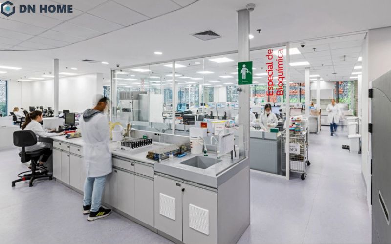 Khu vực xét nghiệm đặc thù được thiết kế đảm bảo đạt chuẩn y khóa nghiêm ngặt