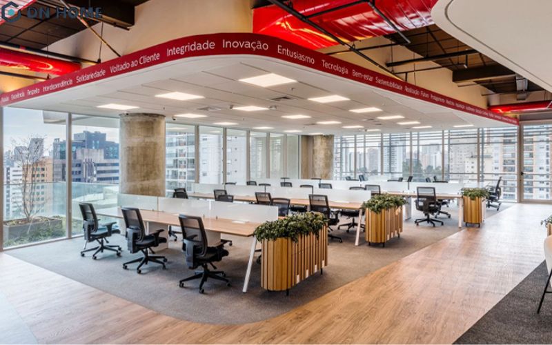 Không gian làm việc trung tâm xét nghiệm thiết kế mở tạo cảm giác thoáng rộng, thoải mái và thúc đẩy kết nối