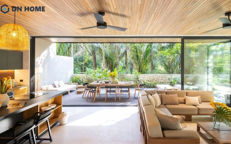 Không gian sống xanh giúp mang lại cảm giác yên bình, thư thái nhờ sự kết hợp hài hoà giữa ánh sáng và vật liệu tự nhiên