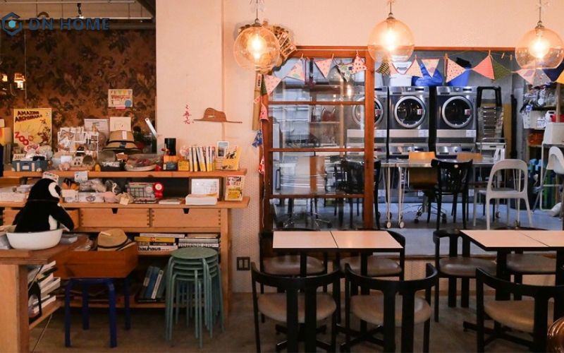 Mẫu cửa hàng giặt sấy kết hợp quán cà phê đẹp mắt với cách trang trí độc đáo