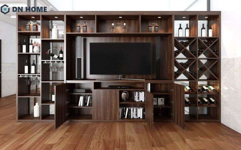 Tủ rượu phòng khách từ gỗ công nghiệp được tận dụng làm vách ngăn tinh tế