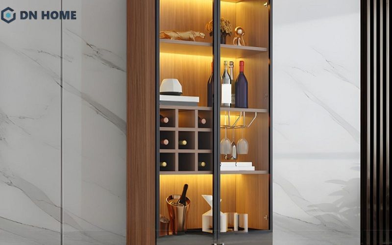 Mẫu tủ rượu phòng khách từ gỗ công nghiệp với kiểu dáng đơn giản nhưng không kém phần cuốn hút khi kết hợp với đèn LED