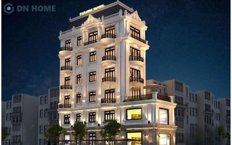 Hệ cửa kính hiện đại giúp khách sạn mini 5x20m đón ánh sáng tự nhiên và thông gió tốt