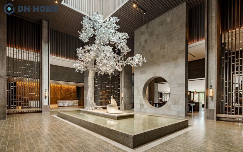 Không gian sảnh trệt được thiết kế sang trọng, tạo ấn tượng đầu tiên cho khách lưu trú
