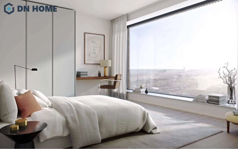 Ban công và cửa sổ lớn giúp phòng khách sạn mini 5x20m đón ánh sáng tự nhiên