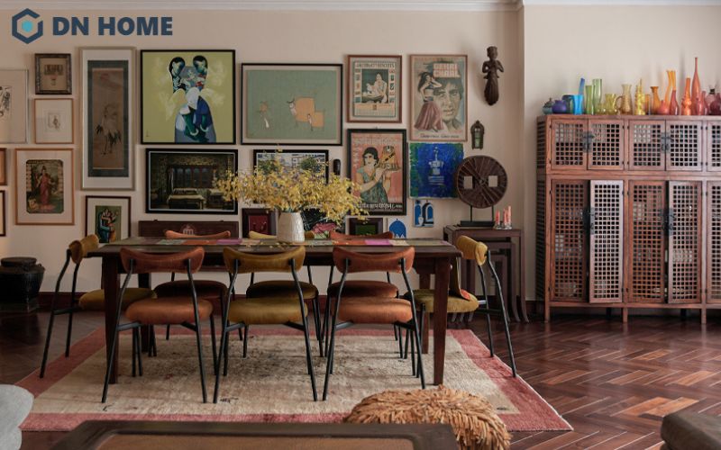 Hệ kệ tủ tối giản làm nền hiệu quả giúp nổi bật các chi tiết trang trí