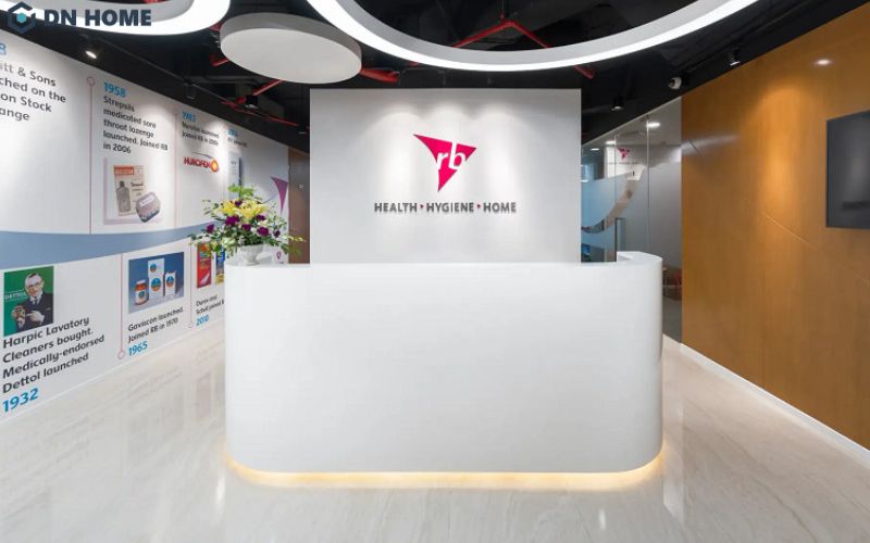 Không gian lễ tân thiết kế đơn giản nhưng vẫn mang dấu ấn thương hiệu rõ nét