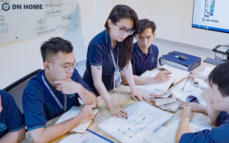 Dựa trên nhu cầu thực tế và sở thích của gia chủ, các kiến trúc sư sẽ phác thảo bản vẽ chi tiết