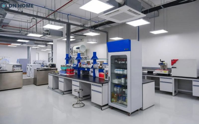 Các yếu tố như ánh sáng, cách âm cần được đặc biệt chú trọng nhằm đảm bảo sự riêng tư cho các phòng ban nghiên cứu