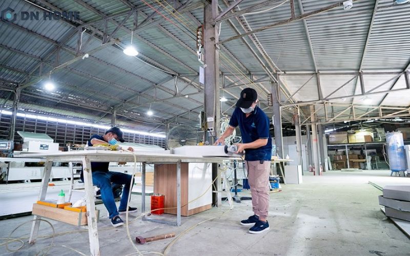 Việc lựa chọn đơn vị thiết kế, thi công có xưởng sản xuất trực tiếp sẽ mang lại những lợi ích đáng kể