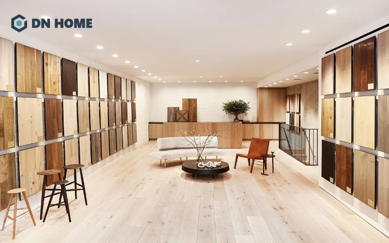 Bố trí bàn trà ở khu vực trung tâm giúp khách hàng nghỉ chân