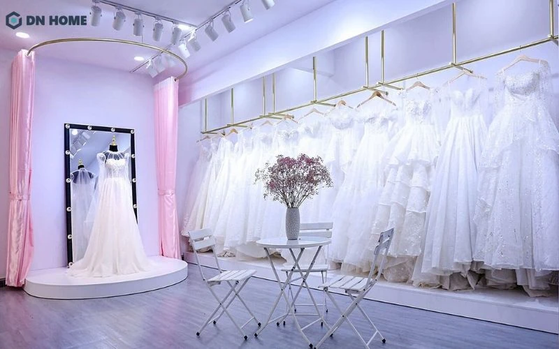 Không gian showroom được bố trí khoa học, hợp lý