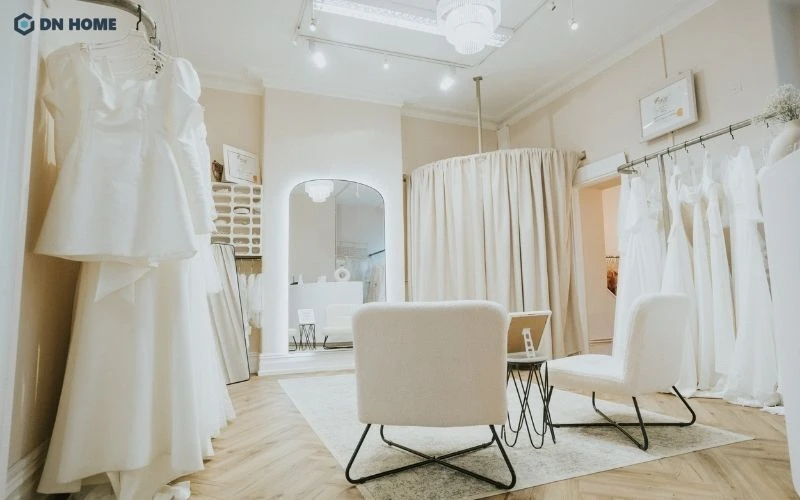 Bố trí thảm trải sàn để nâng cao trải nghiệm của khách hàng khi thử váy