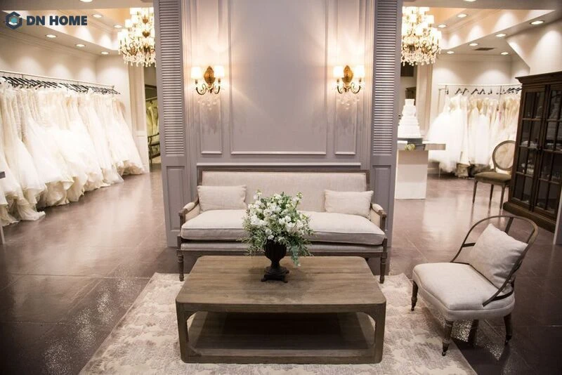 Trang trí không gian showroom bằng đèn thả trần sang trọng