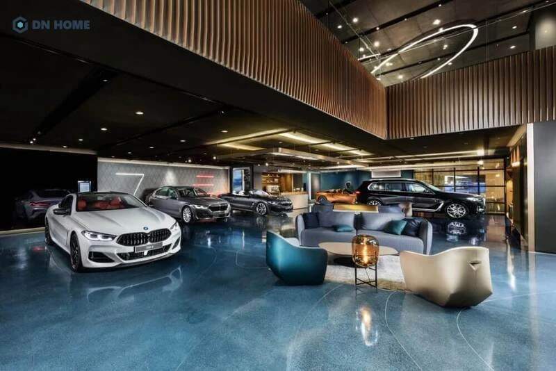 Sử dụng vách ngăn bằng vật liệu kính tạo cảm giác nới rộng không gian cho showroom ô tô mini