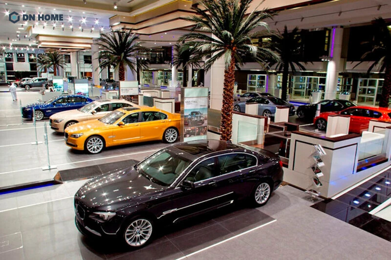 Thiết kế showroom ô tô với hệ đèn chiếu điểm giúp làm nổi bật sản phẩm